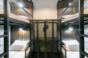 Castle Black Bangkok - Hostel