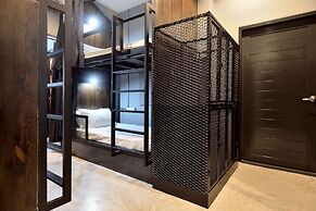 Castle Black Bangkok - Hostel