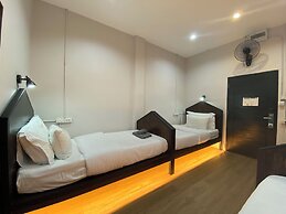 Castle Black Bangkok - Hostel