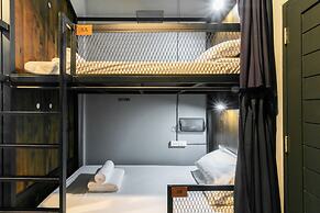 Castle Black Bangkok - Hostel