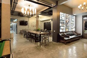 Castle Black Bangkok - Hostel