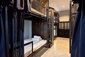 Castle Black Bangkok - Hostel