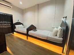 Castle Black Bangkok - Hostel