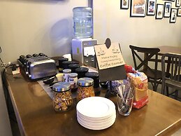 Castle Black Bangkok - Hostel