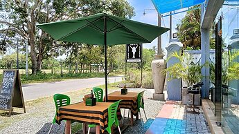 This Is It Airport Hotel and Restaurant