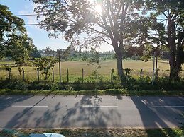 This Is It Airport Hotel and Restaurant