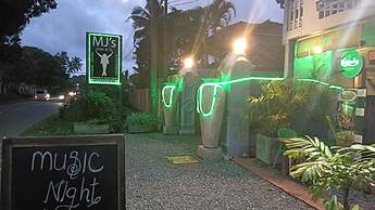 This Is It Airport Hotel and Restaurant