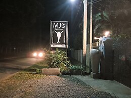 This Is It Airport Hotel and Restaurant