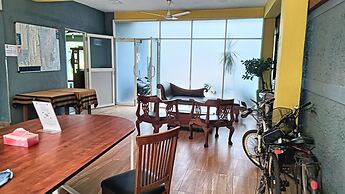 This Is It Airport Hotel and Restaurant