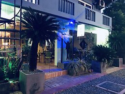 This Is It Airport Hotel and Restaurant