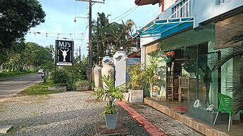 This Is It Airport Hotel and Restaurant