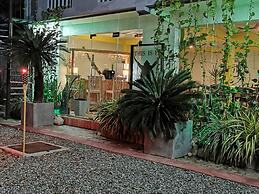 This Is It Airport Hotel and Restaurant