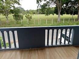 This Is It Airport Hotel and Restaurant