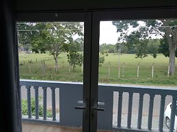 This Is It Airport Hotel and Restaurant