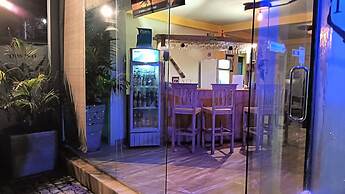 This Is It Airport Hotel and Restaurant