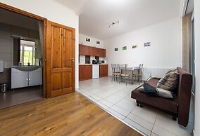 Szabolcs Apartments