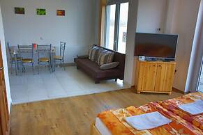 Szabolcs Apartments
