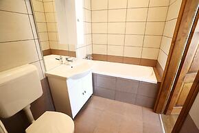 Szabolcs Apartments