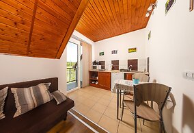 Szabolcs Apartments