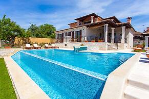 Villa Mira