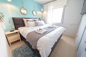 YalaRent Argaman 2BR & Balcony APT - Families only