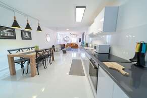 YalaRent Sunny 3BR APT - Families only