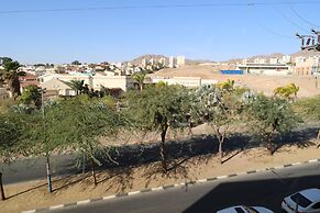 YalaRent Sunny 3BR APT - Families only