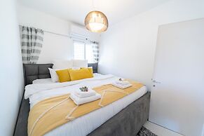 YalaRent Sunny 3BR APT - Families only