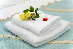 YalaRent Sunny 3BR APT - Families only