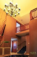 4BR Cozy Tropical Retreat Penthouse