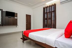OYO 18272 Hotel Lambodar