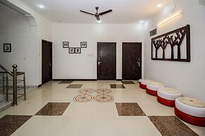 OYO 18272 Hotel Lambodar