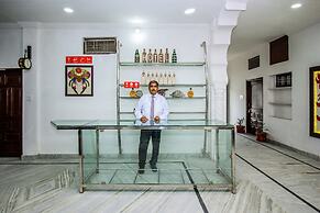 OYO 18272 Hotel Lambodar