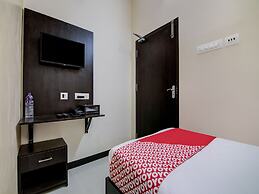 OYO 24147 Royal Stay
