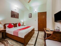 OYO 27041 Hotel Luna Rosa