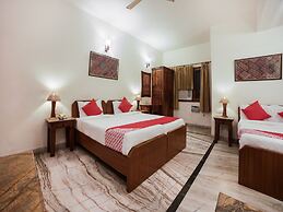 OYO 27041 Hotel Luna Rosa