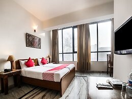 OYO 27041 Hotel Luna Rosa