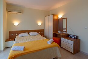 Large Studio in Polo Resort