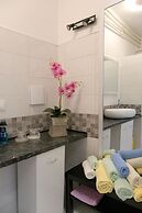 Oval Main Square Apartment