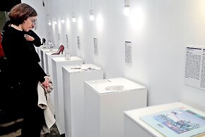 Oval Main Square Apartment