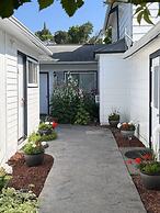 Harbor's Edge Motel