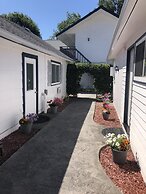 Harbor's Edge Motel