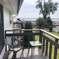 Harbor's Edge Motel