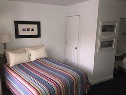 Harbor's Edge Motel