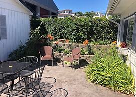 Harbor's Edge Motel