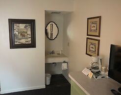 Harbor's Edge Motel