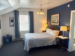 Harbor's Edge Motel