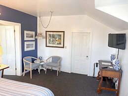 Harbor's Edge Motel