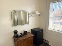 Harbor's Edge Motel