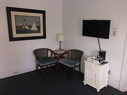 Harbor's Edge Motel